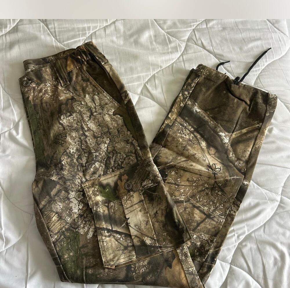 Like New Realtree Camo Cargo Pants, Size S (28-30)